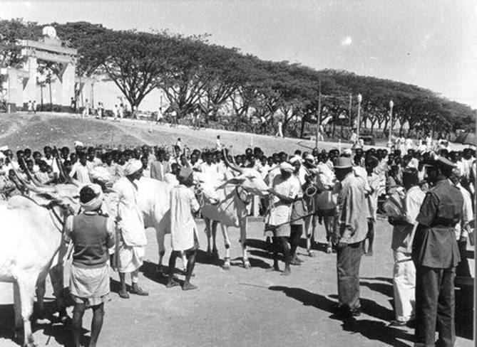 Now Central Bus stand (aka Majestic, Subhasnagar) in early 1960s when fairs and exhibitions were conducted on the lake bed of Dharmambudi Tank. Dharmambudi tank  ground – early 1960 