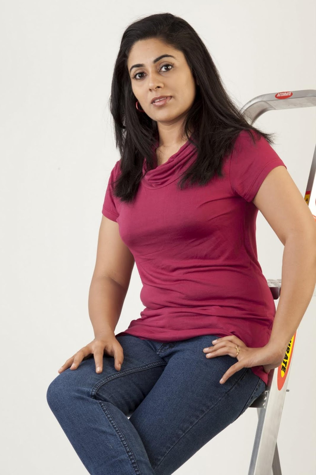 http://4.bp.blogspot.com/-y7oaui0p8_M/T7H2pfFsGJI/AAAAAAAAR7o/9UB32VJJMKo/s1600/lakshmi+menon+spicy+photoshoot+stills+(10).jpg