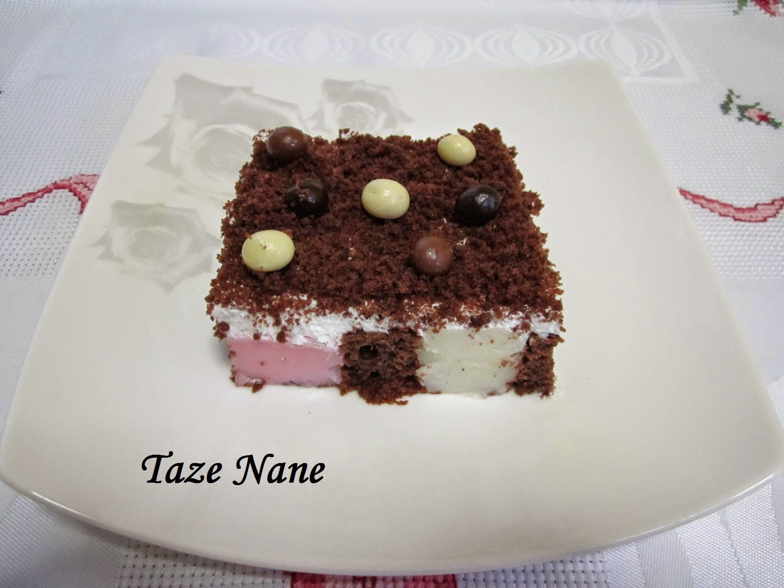 TAZE NANE İÇİ DOLGULU PUDİNGLİ KEK