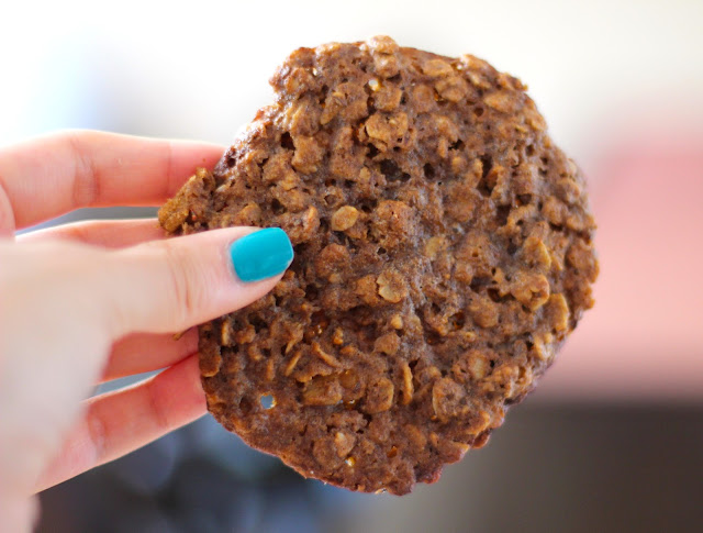 Healthy Thin and Chewy Peanut Butter Oatmeal Cookies - Desserts with Benefits Healthy Thin and Chewy Peanut Butter Oatmeal Cookies - Desserts with Benefits