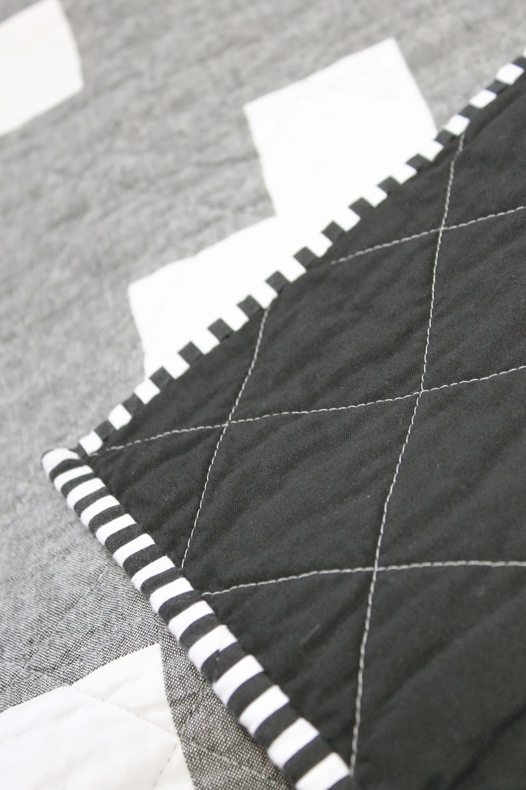 craftyblossom essex linen cross quilt.