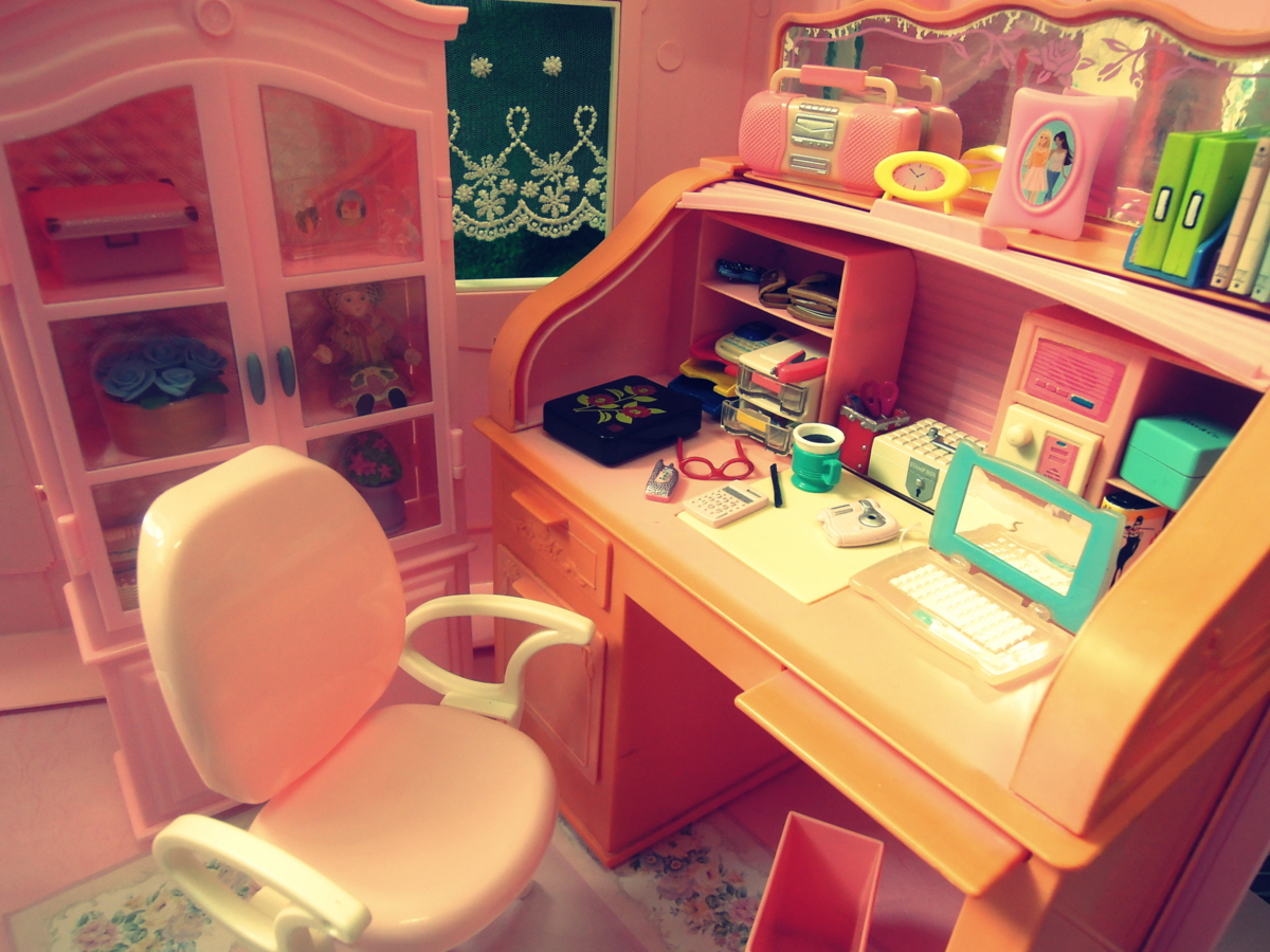 Just for fun ) ♛MATTEL 1988 Barbie Roll Top Desk & Barbie 芭比書桌及野餐芭比