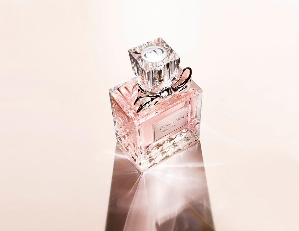 Andrea Janke Finest Accessories It S Miss Dior The New Perfume Campaign By Dior