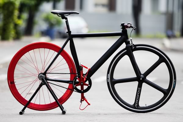 SEPEDA FIXIE, KESEDERHANAAN YANG UNIK | Jin Biru