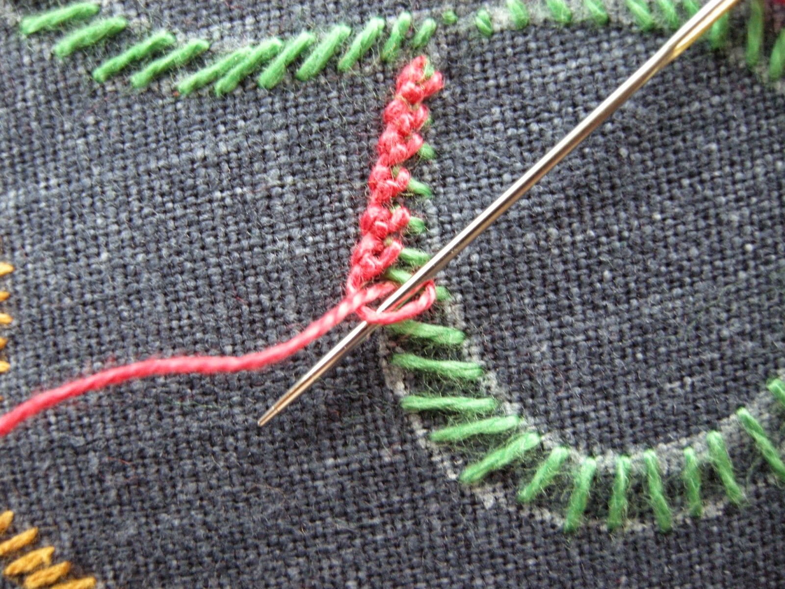 Queenie's Needlework TAST 136 Knotted Buttonhole Band