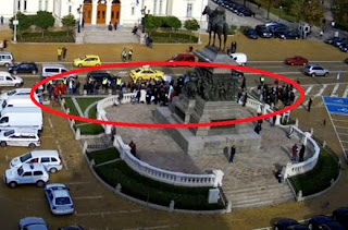 Двама протестиращи опитаха да нахлуят в сградата на Народното събрание Двама протестиращи опитаха да нахлуят в сградата на Народното събрание
