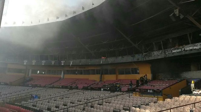 Fuego afectó el Estadio Cibao de Santiago.