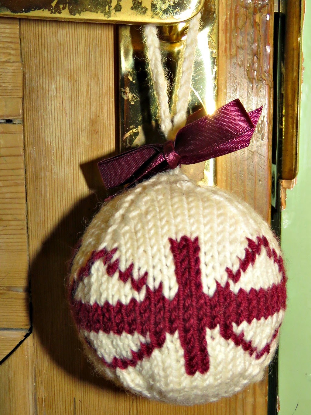 just saying How to knit retrochic Christmas Tree Balls