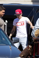 Zayn Malik Crutches On
