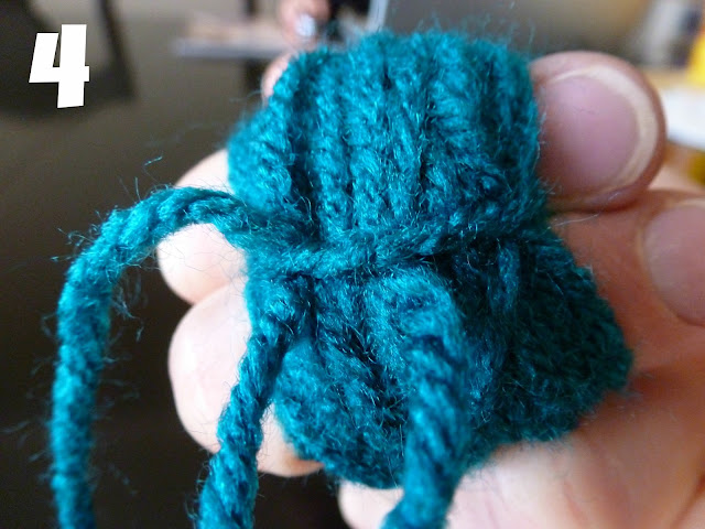 Yarn-Pom-Poms Make-a-Pom-Pom