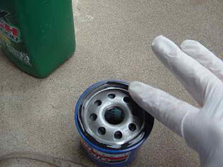 Oiling The Filter Applying oil to the new gasket