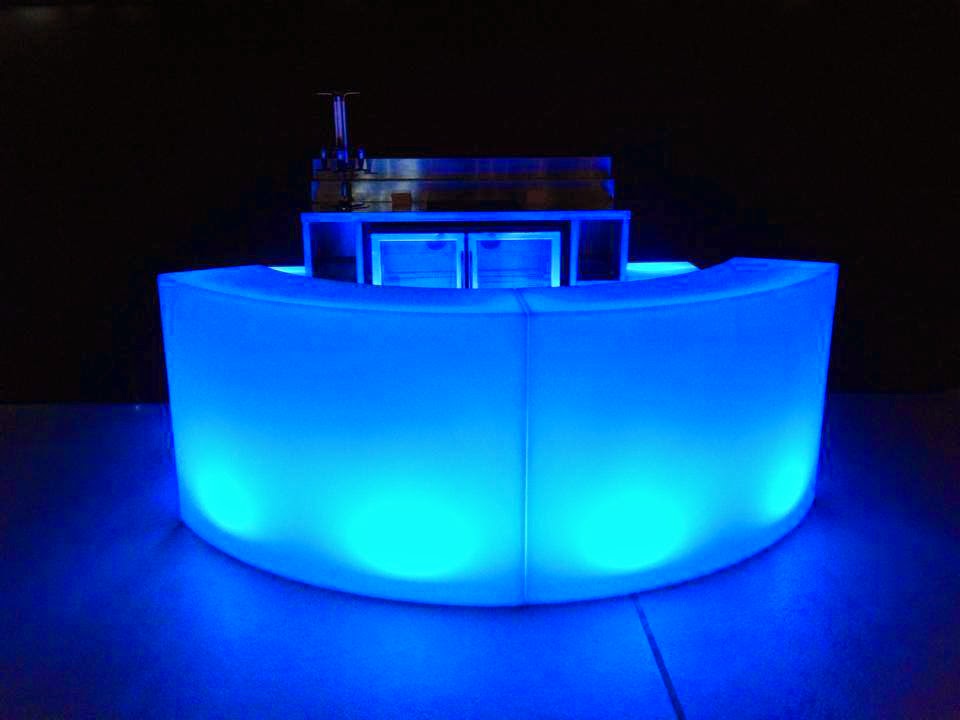 Hire a Bartender London. Cocktail Bartender Hire London. Cocktail