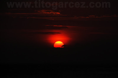 Pôr-do-Sol na baía de Todos-os-Santos visto da Barra, em Salvador Pôr-do-Sol visto da Barra, em Salvador