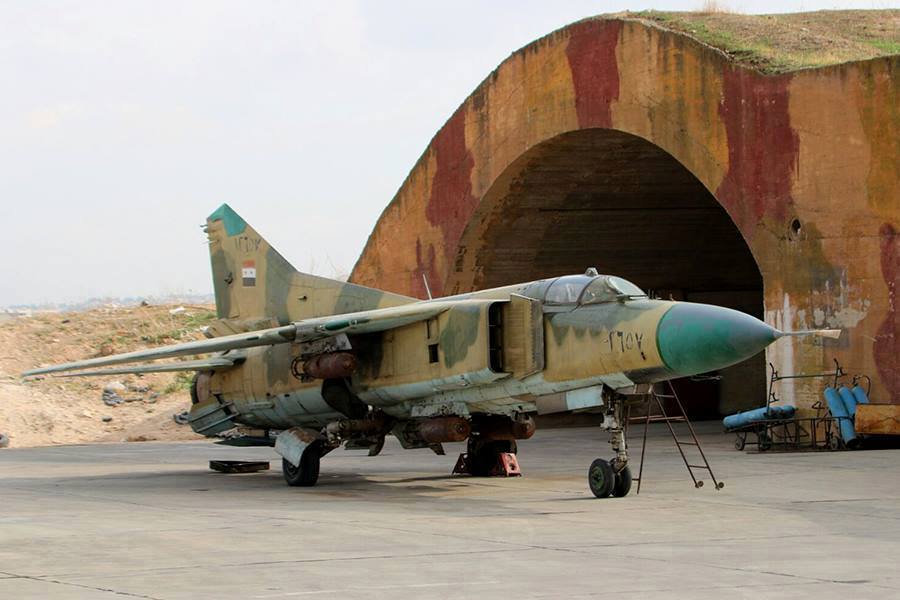 SyAAF%2BMiG-23MF%2B2657%2BHama%2BAB%2B%25284%2529.jpg