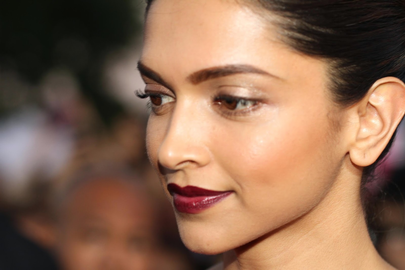 High Quality Bollywood Celebrity Pictures: Deepika Padukone Looks