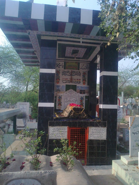 Grave of Sagar SIddiqui, He was buried at the Miani Sahib Graveyard in Lahore. Grave of Sagar SIddiqui, Miani Sahib Graveyard in Lahore.