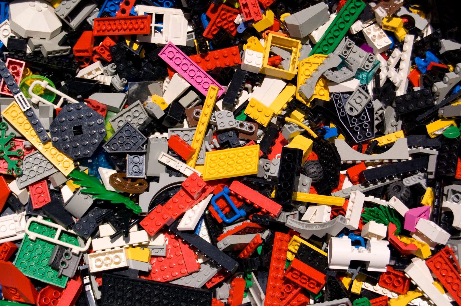 LEGO 100 Pcs from Bulk Lot Bricks Plates Studs w/ 1 Minifigure