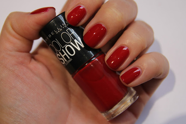 9 beautiful and cute red nail polishes