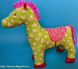 http://kosucas.blogspot.com.es/2013/10/caballo-de-trapo-patron-y-tutorial.html