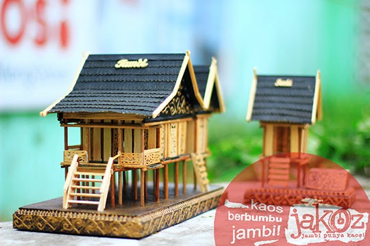 Miniatur Rumah Panggung Jambi