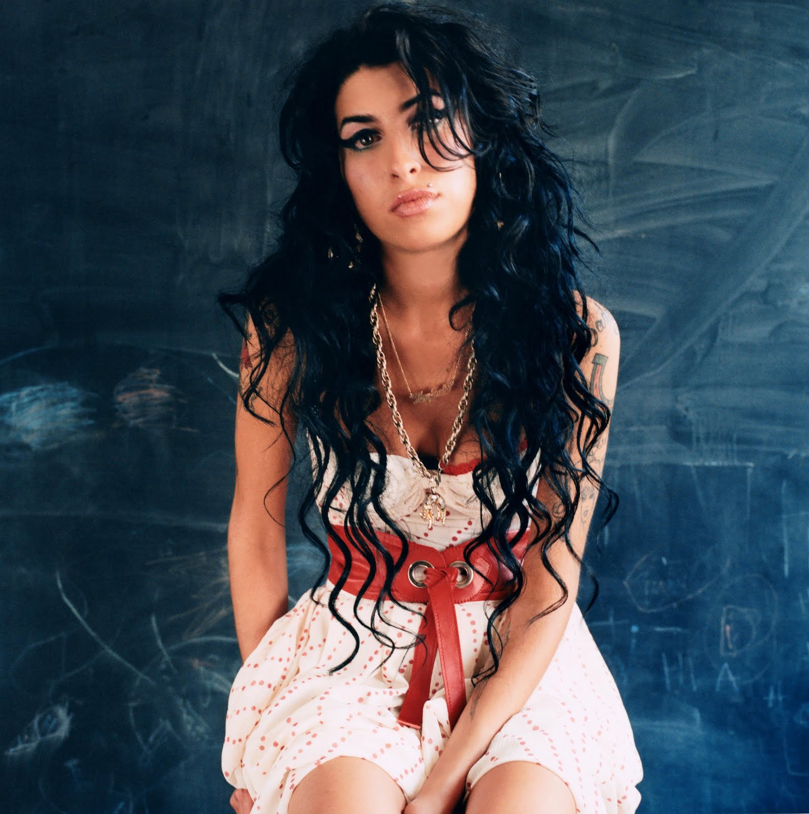 http://4.bp.blogspot.com/-yM4e9rJGcBQ/TgtwBIGshEI/AAAAAAAAF8U/GpusxnbeOvo/s1600/amy_winehouse_1.jpg