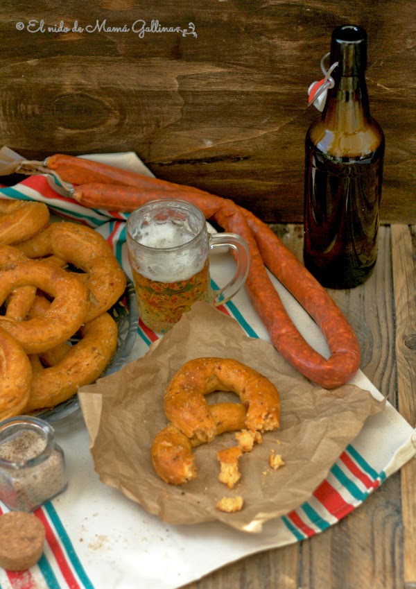 Pretzel De Txistorra: Bake The World
