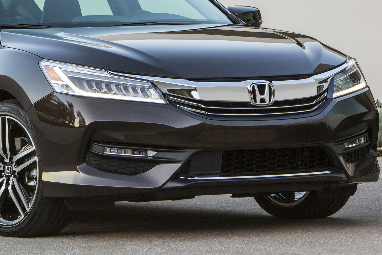 Honda Debuts 2016 Accord Facelift, We Visually Compare It With The 2015MY | Carscoops Honda Debuts 2016 Accord Facelift, We Visually Compare It With The 2015MY | Carscoops