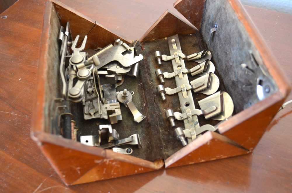 The Copycat Collector COLLECTION 190 Vintage Singer Puzzle Box