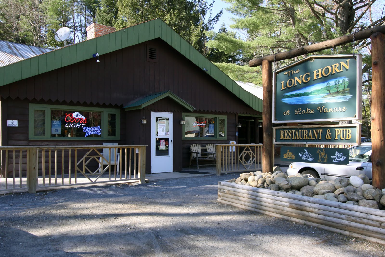 Happy Hour in the High Peaks Long Horn Restaurant & Pub