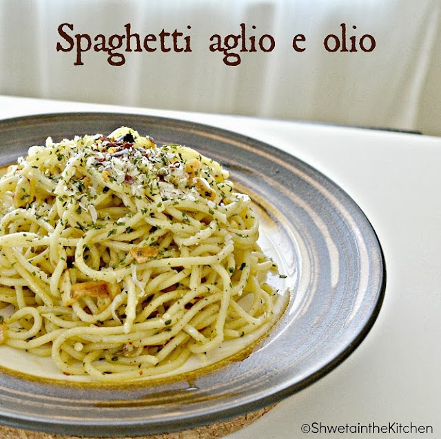 spaghetti aglio e olio - spaghetti with garlic and oil