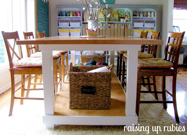tabela artesanato caseiro levantando Rubies via Interiores Lixo funky craft table homemade by Raising up Rubies via Funky Junk Interiors