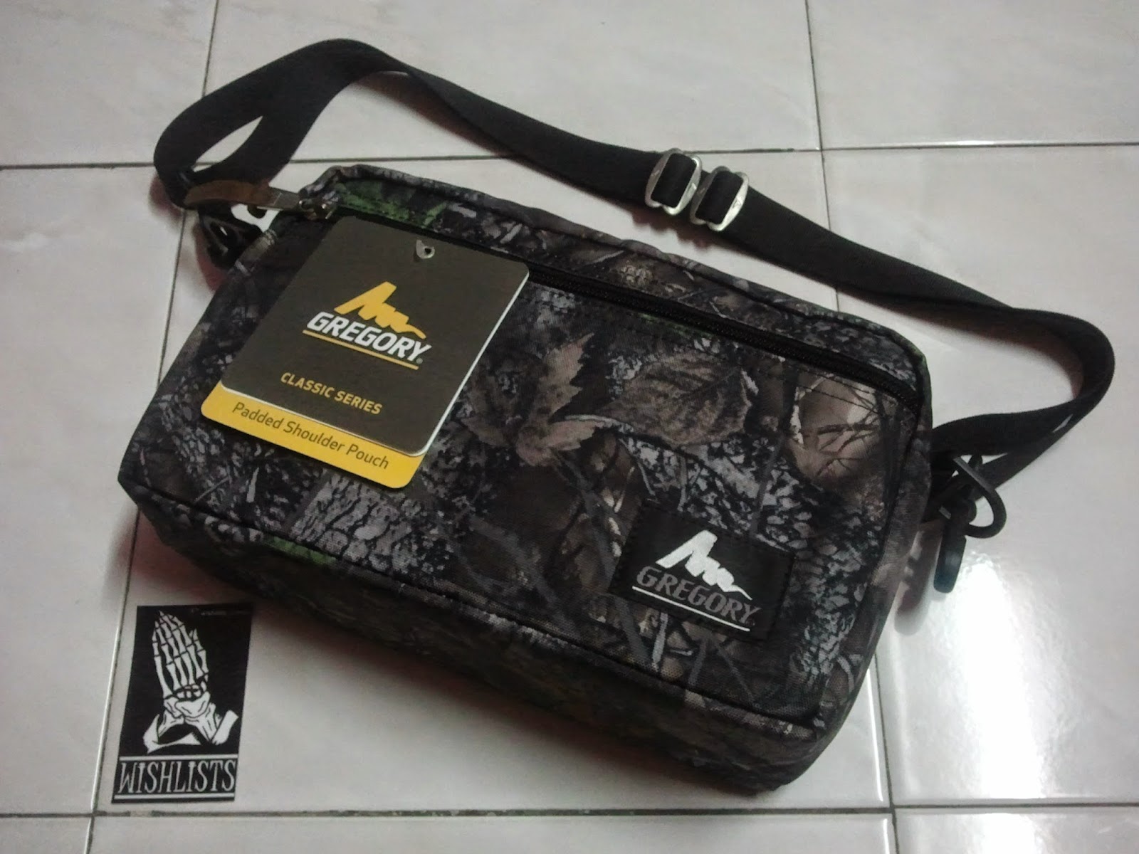 gregory padded shoulder bag