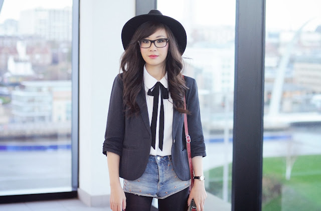 UK Fashion blogger, blogger in denim shorts UK Fashion blog, fashion blogger uk