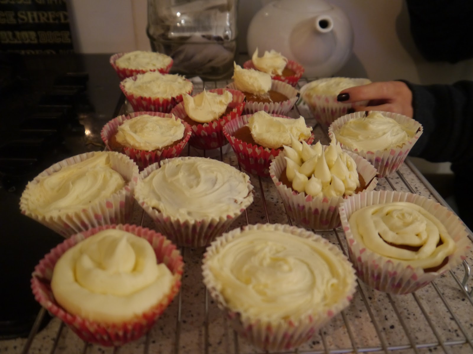 SUPERCALAFASHIONISTIC Exploding Cupcakes