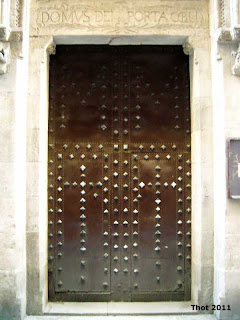 Puerta de entrada a la capilla