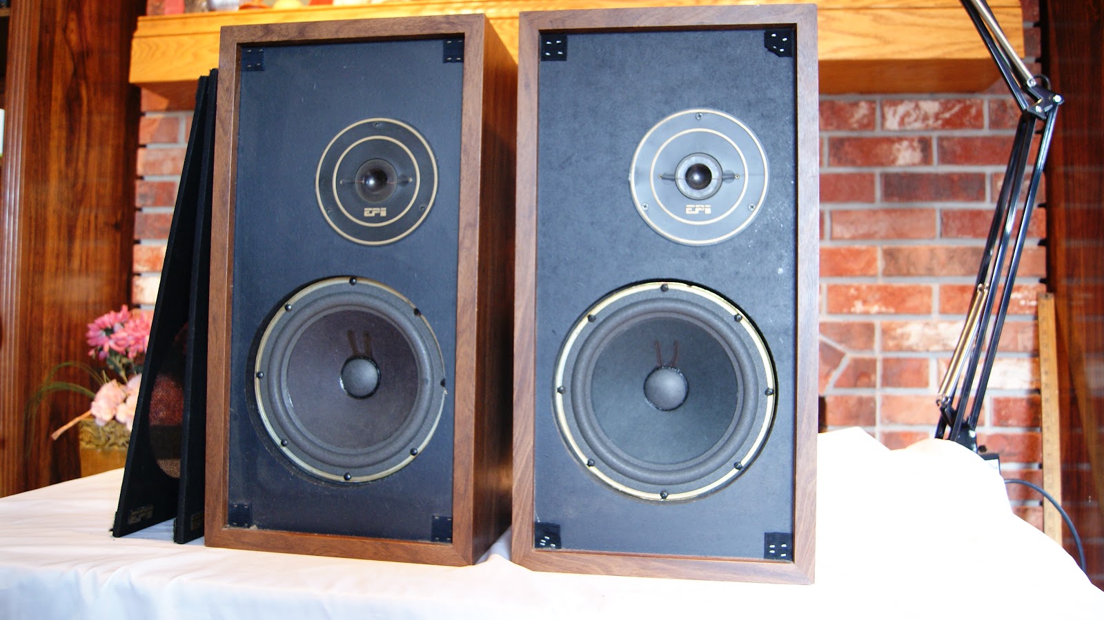 Audioless Winnipeg Group! EPI 100 Speakers!