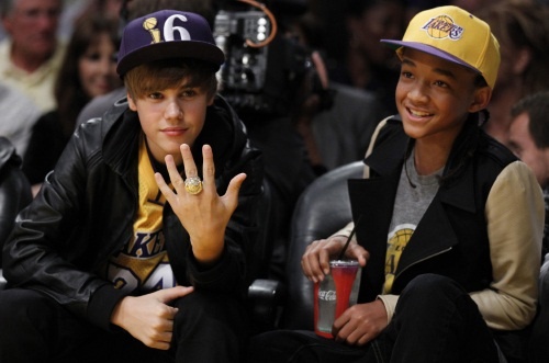 jaden smith and justin bieber lakers game. Justin Bieber in Lakers Game