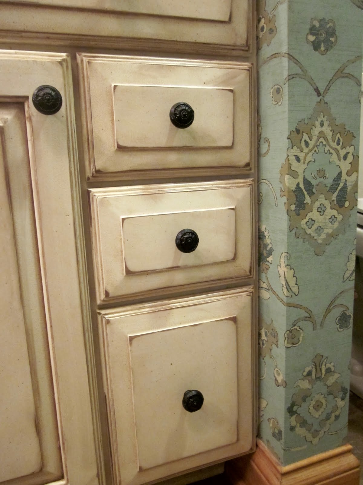 Dixon Specialty Finishes LLC: Louisville Faux- Hand painted cabinets