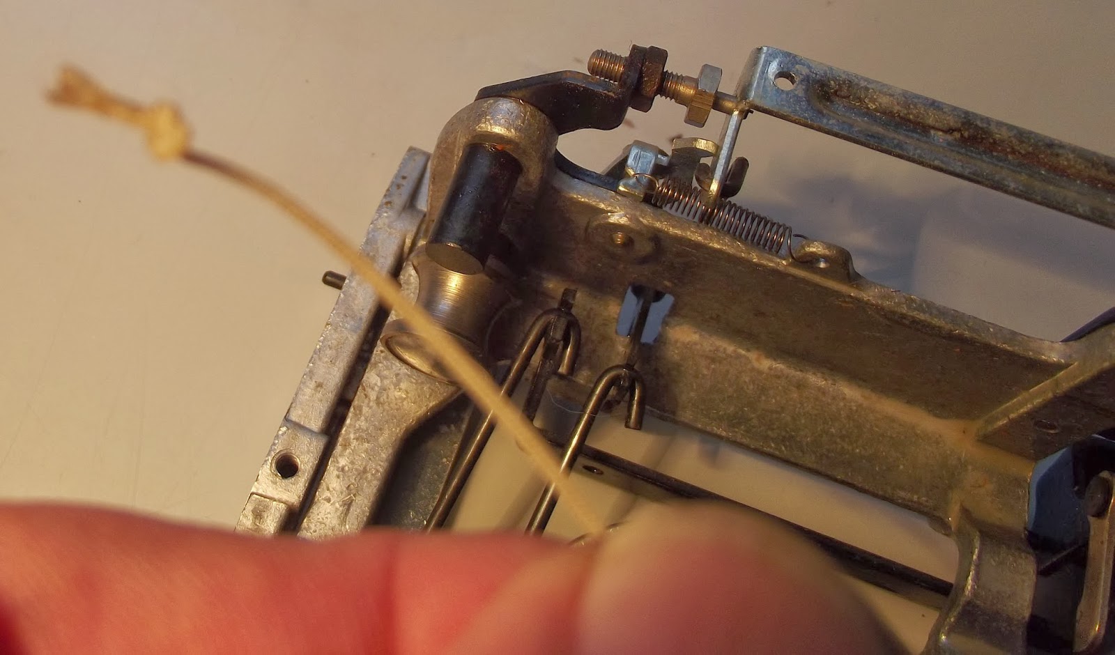 oz.Typewriter Reattaching the Drawband to the Mainspring on a Portable