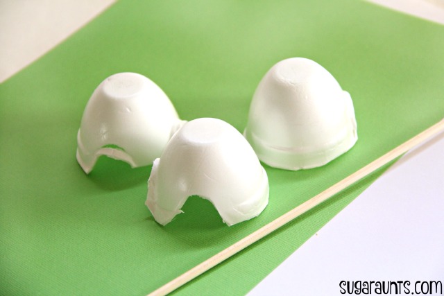 Make this egg carton snowman craft and work on fine motor skills with the kids this year.