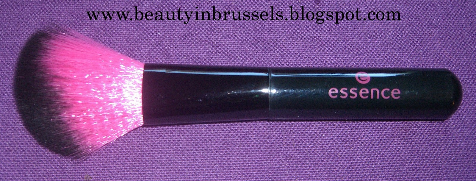 Beauty in Brussels Essence blush brush