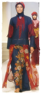 Gaun batik wanita