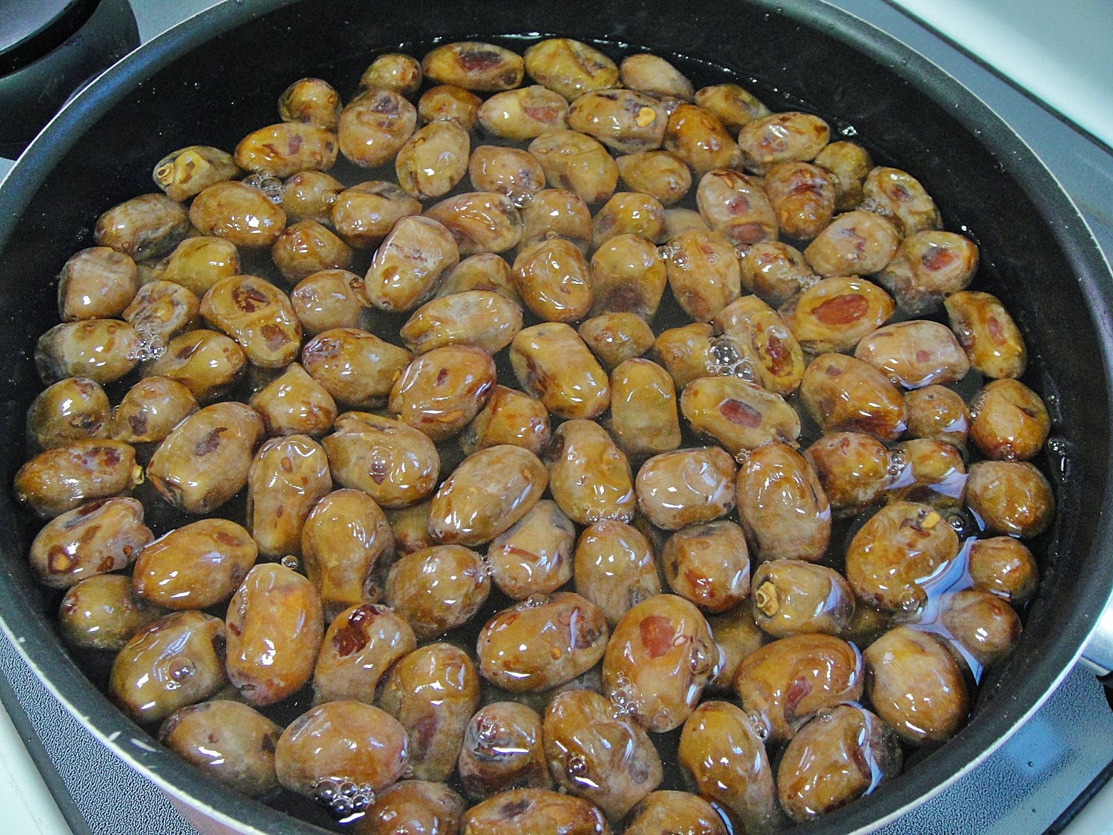 Maryam's Culinary Wonders 500. Date Molasses