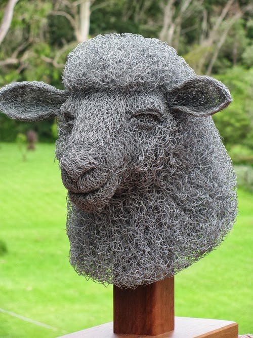 12-Sheep-Chicken-Wire-Sculptures-Sculptor-Ivan-Lovatt-www-designstack-co