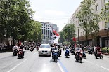 Ο Soros οργανωτής και των ντελιβεράδων; O Soros οργανώνει τους πρόσφυγες και τους Πακιστανούς ...οργανώνει και τους ντελιβεράδες. Και κλασικά επιτίθενται μόνο σε εταιρίες Ελληνικώ...