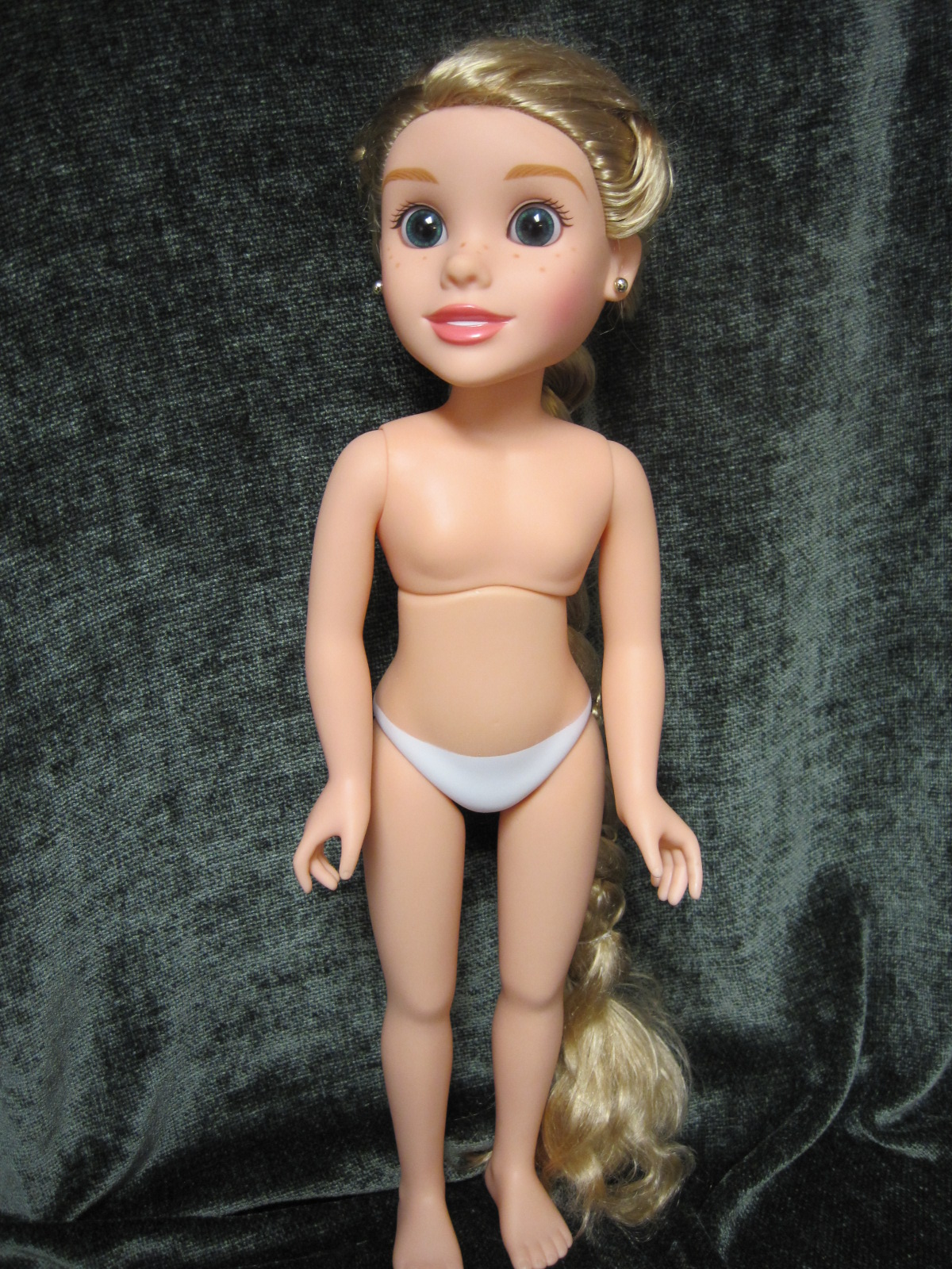 jakks pacific rapunzel doll