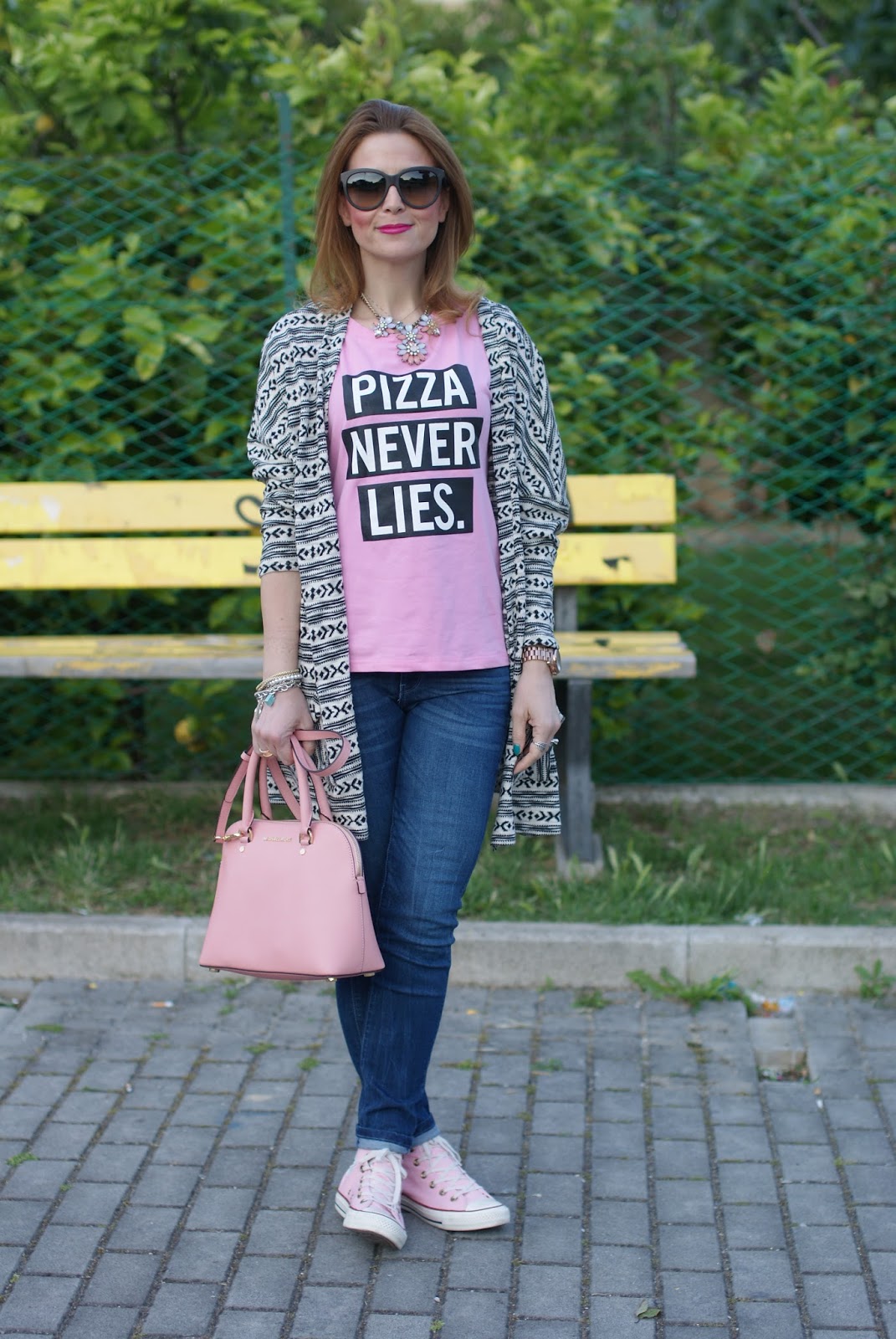 Pizza never lies, Zaful pink t-shirt, Zaful pizza never lies, casual pink look on Fashion and Cookies fashion blog, fashion blogger style
