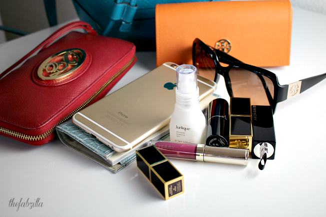 What's in my purse, what's in my bag, gucci diamante bucket leather, spring 2015 beauty essentials