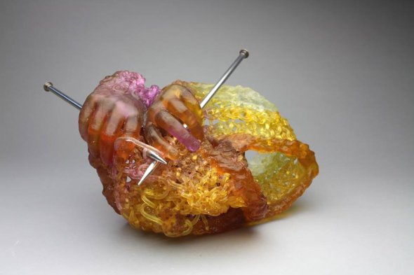 As impressionantes esculturas de vidro tricotadas de Carol Milne Carol Milne esculturas de vidro tricotado