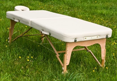 Thorben Wengert / pixelio.de Massagetisch